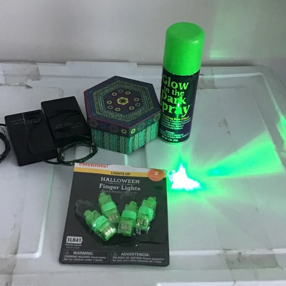Glow in the Dark Party Set with Green Finger Lights